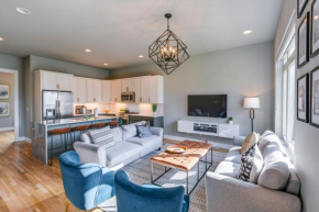 Nashville Townhome with Rooftop Balcony and Game Room!